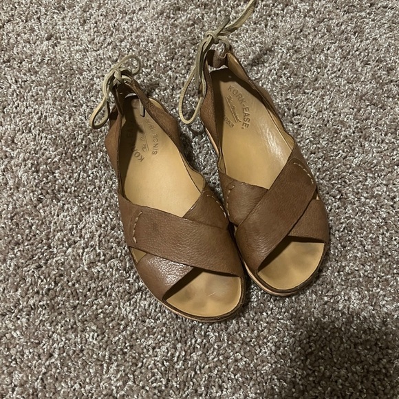 KorkEase Aaron brown tan crossover leather tie back sandals size 6 gently worn - Picture 1 of 6